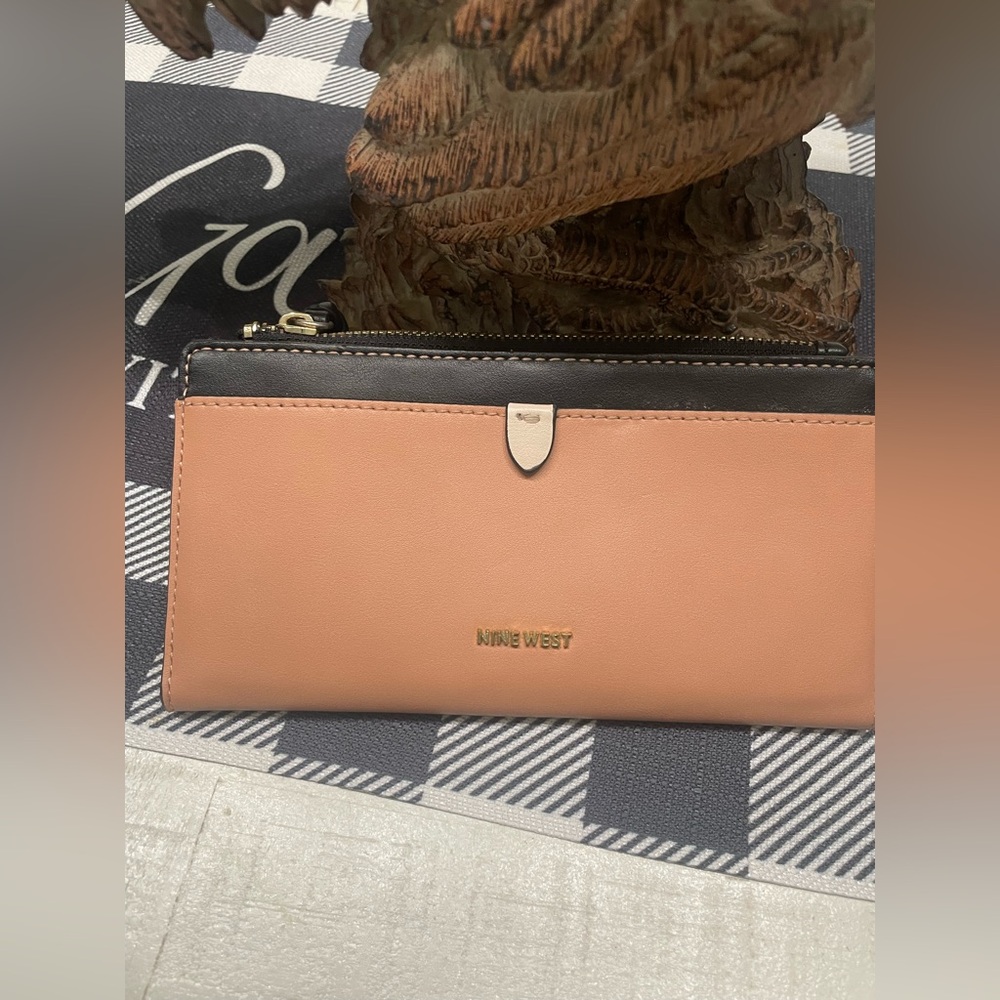 Nine West wallet